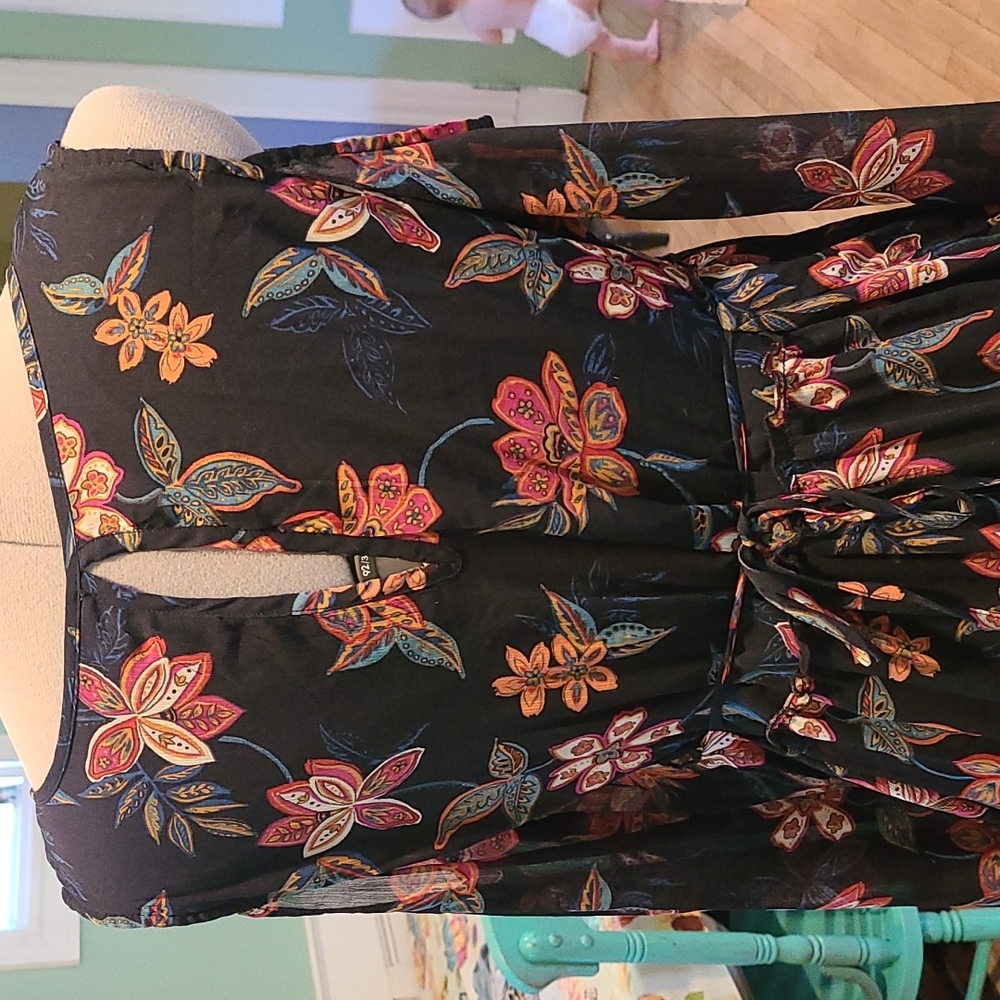 HOLLISTER MEDIUM FLORAL BLACK FALL MINI DRESS - Picture 3 of 5